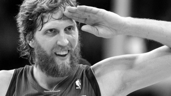 Dirk Nowizki quer ganhar o campeonato de enterradas